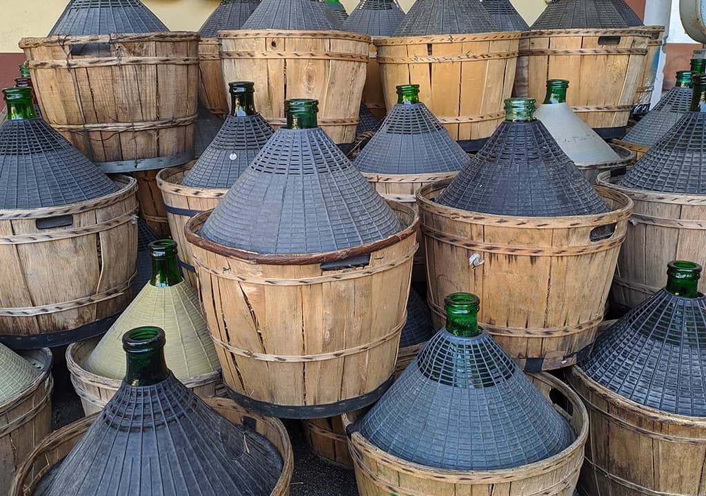 damigiane-e-tappi-vino