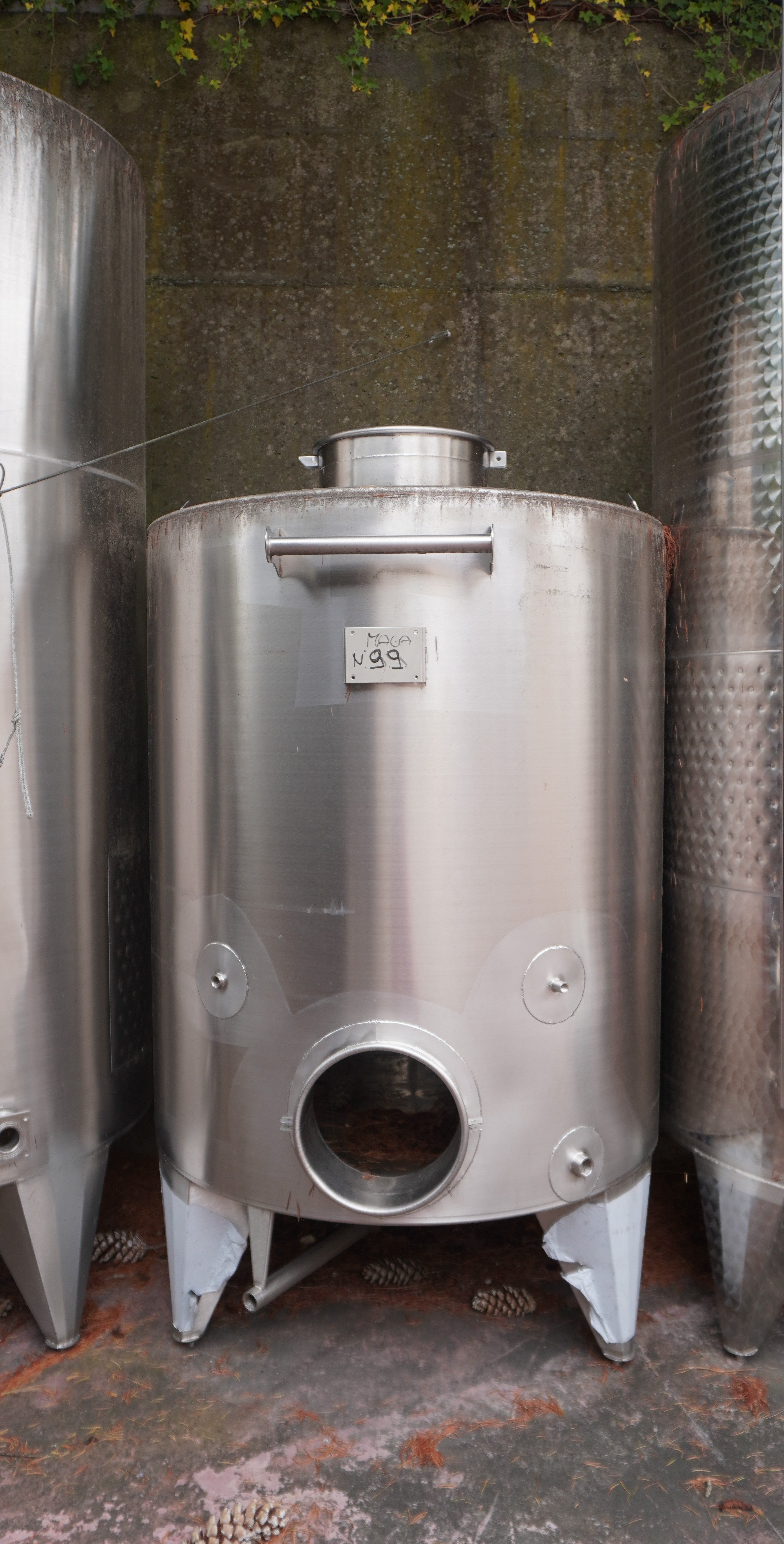 STAINLESS STEEL STORAGE TANK CONICAL BOTTOM 1000 LT INSULATED - OUTLET99