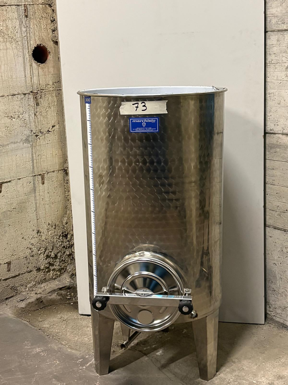 STAINLESS STEEL AIR-FILLED TANK WITH CONICAL BOTTOM 300 LT - OUTLET73