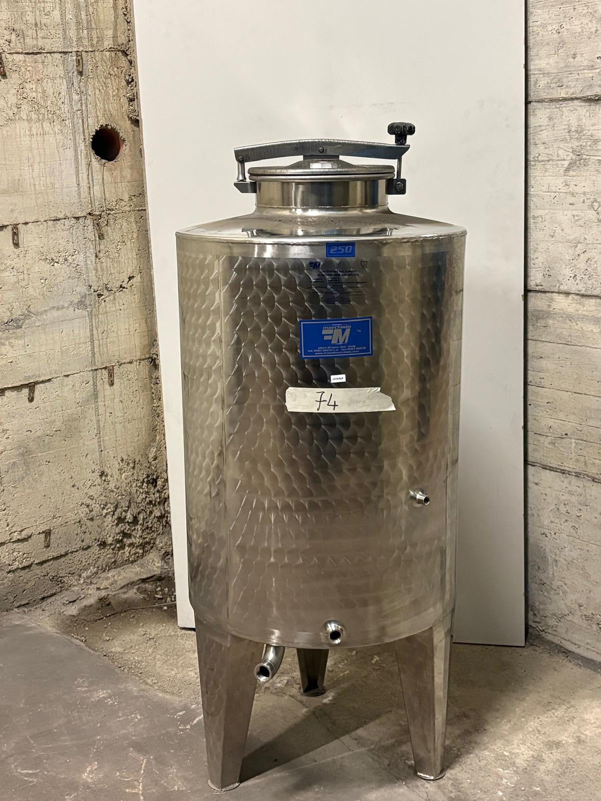 STAINLESS STEEL STORAGE TANK LT 300 FLAT BOTTOM - OUTLET74