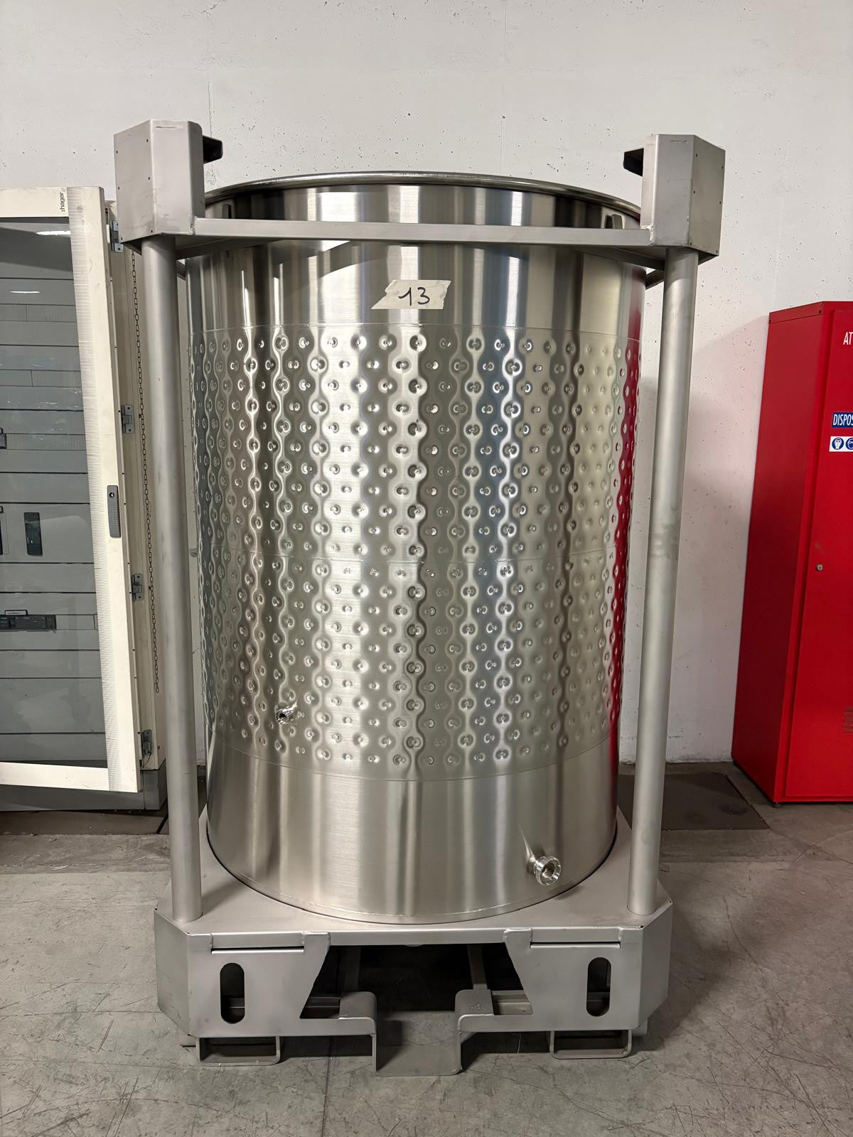 PALLETIZED STAINLESS STEEL TANK WITH COOLING JACKET LT 1500 "PCA" - OUTLET13