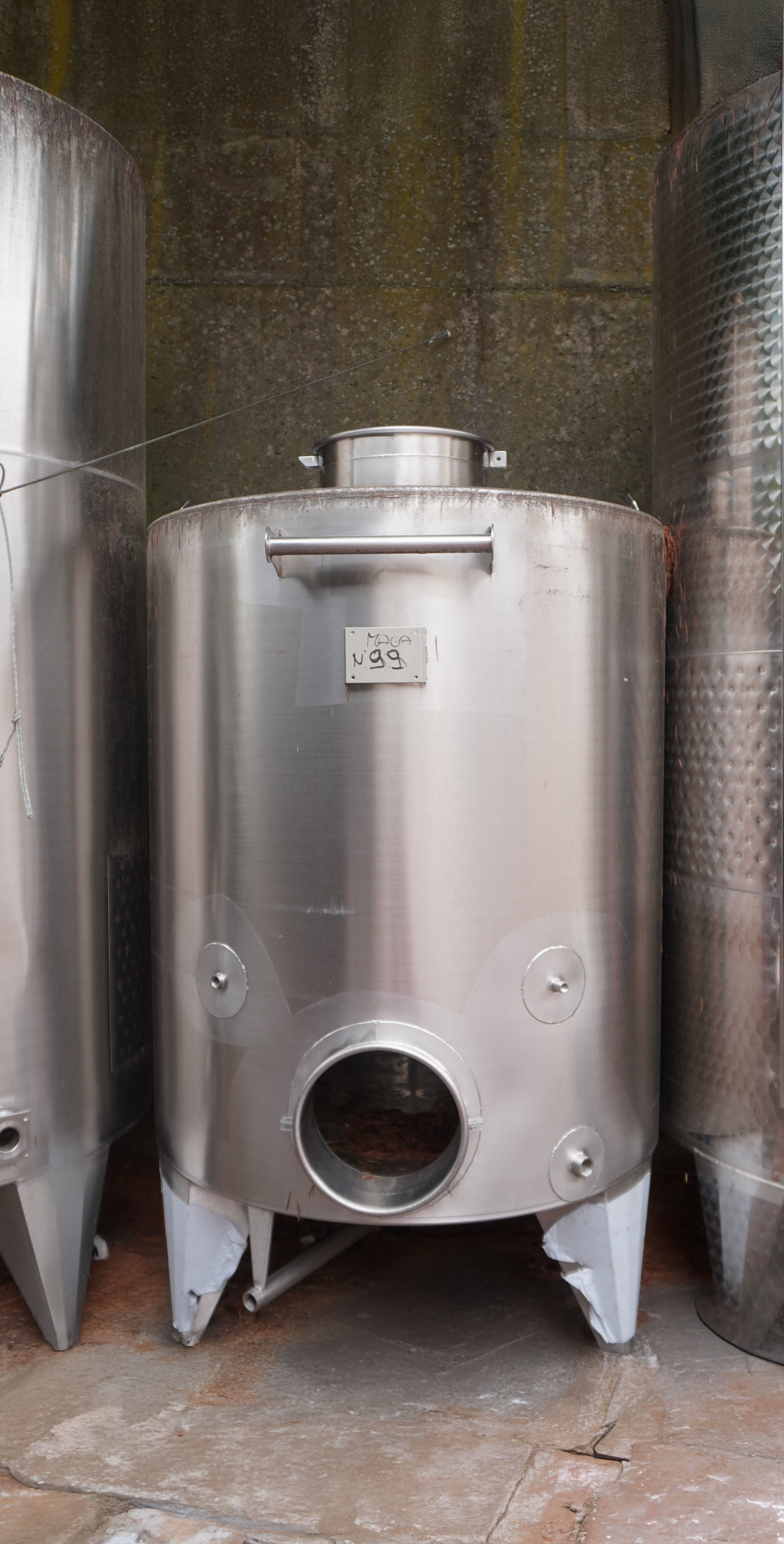 STAINLESS STEEL STORAGE TANK CONICAL BOTTOM 1000 LT INSULATED - OUTLET99