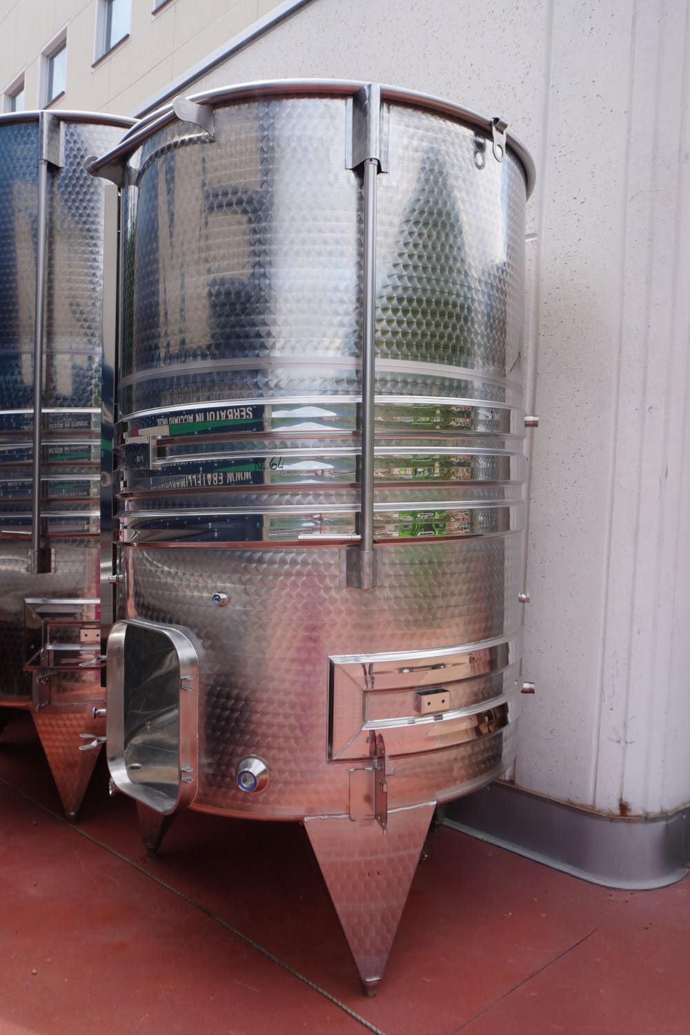 STAINLESS STEEL AIR-FILLED TANK WITH INCLINED FLAT BOTTOM 3000 LT - OUTLET64