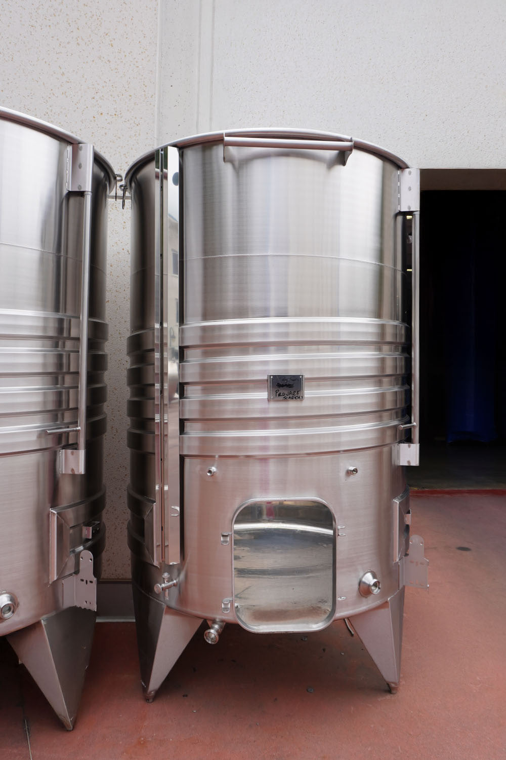 STAINLESS STEEL AIR TANK 3000 LT - INCLINED FLAT BOTTOM - OUTLET39