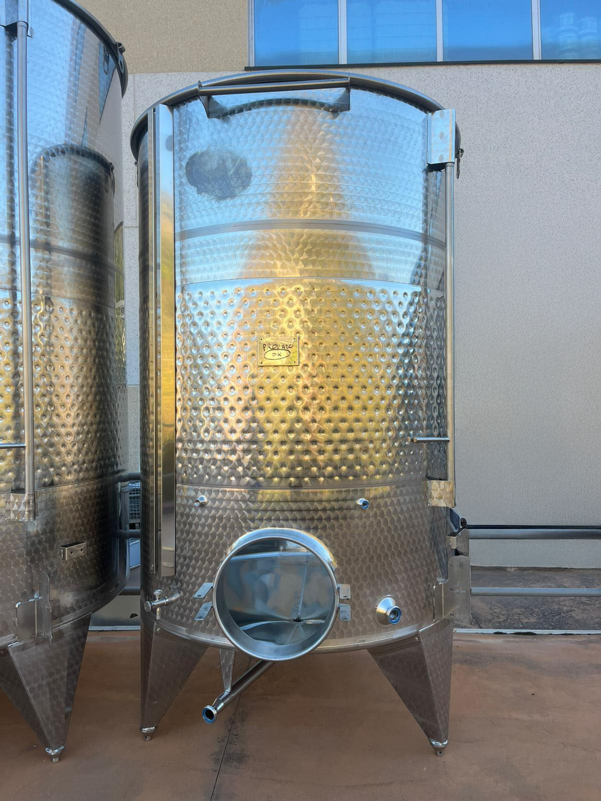 STAINLESS STEEL AIR-FILLED TANK WITH CONICAL BOTTOM 3000 LT - OUTLET26