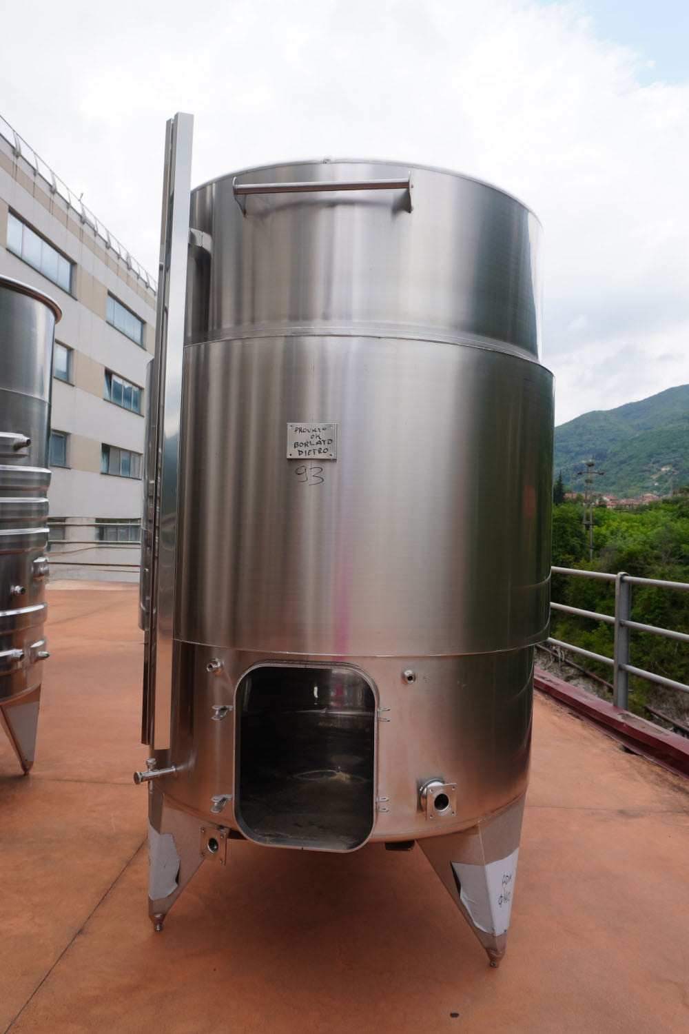 EDELSTAHL-TANK FÜR FLACHEN NEIGUNGSBODEN 3400 LT - OUTLET93