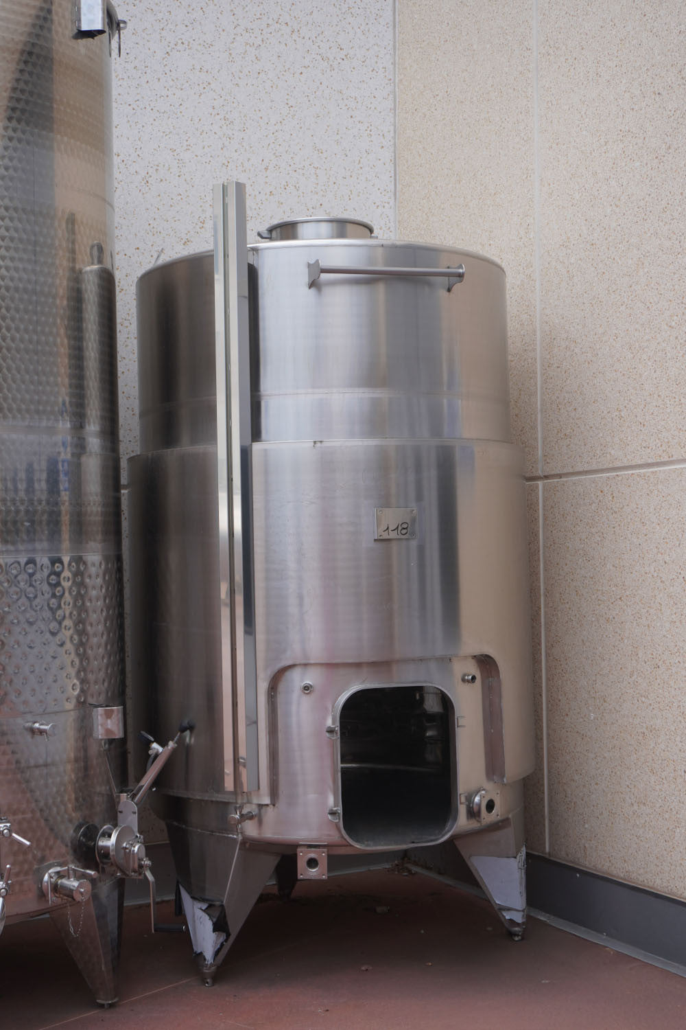 SERBATOIO INOX STOCCAGGIO FONDO PIANO INCLINATO 3400 LT - OUTLET118