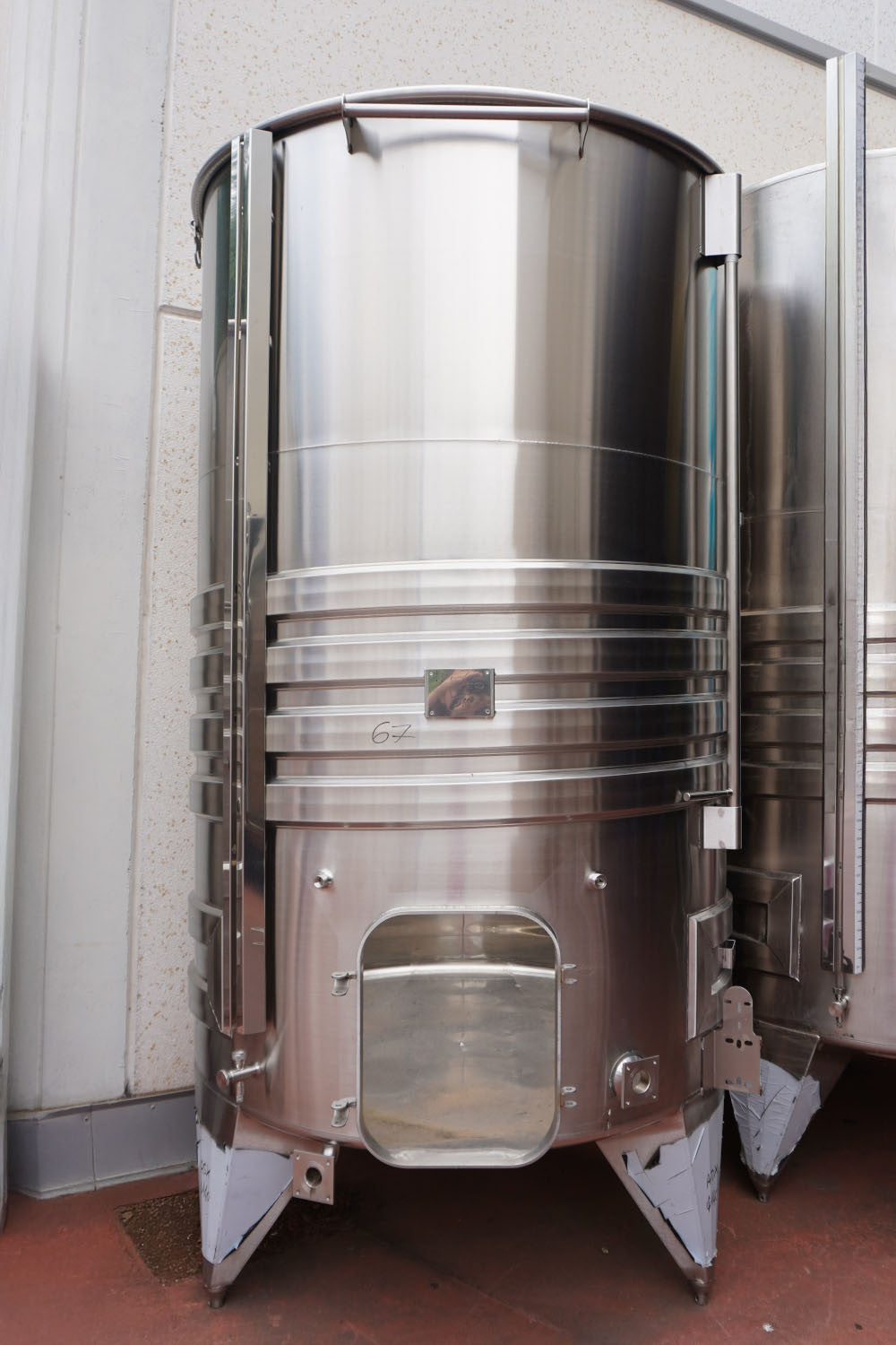 STAINLESS STEEL AIR TANK 3500 LT - INCLINED FLAT BOTTOM - OUTLET67