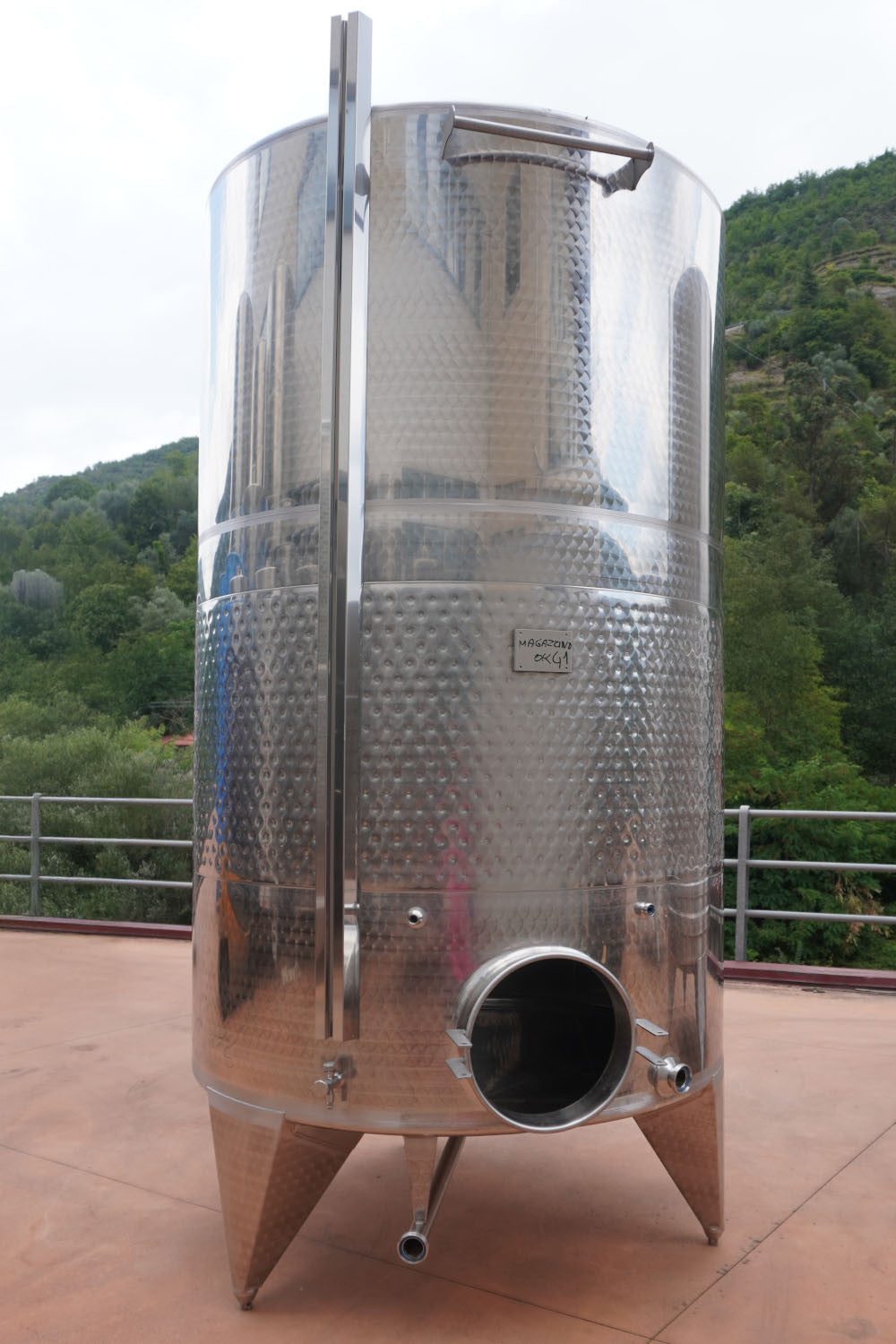 STAINLESS STEEL STORAGE TANK CONICAL BOTTOM 5300 LT - OUTLET41