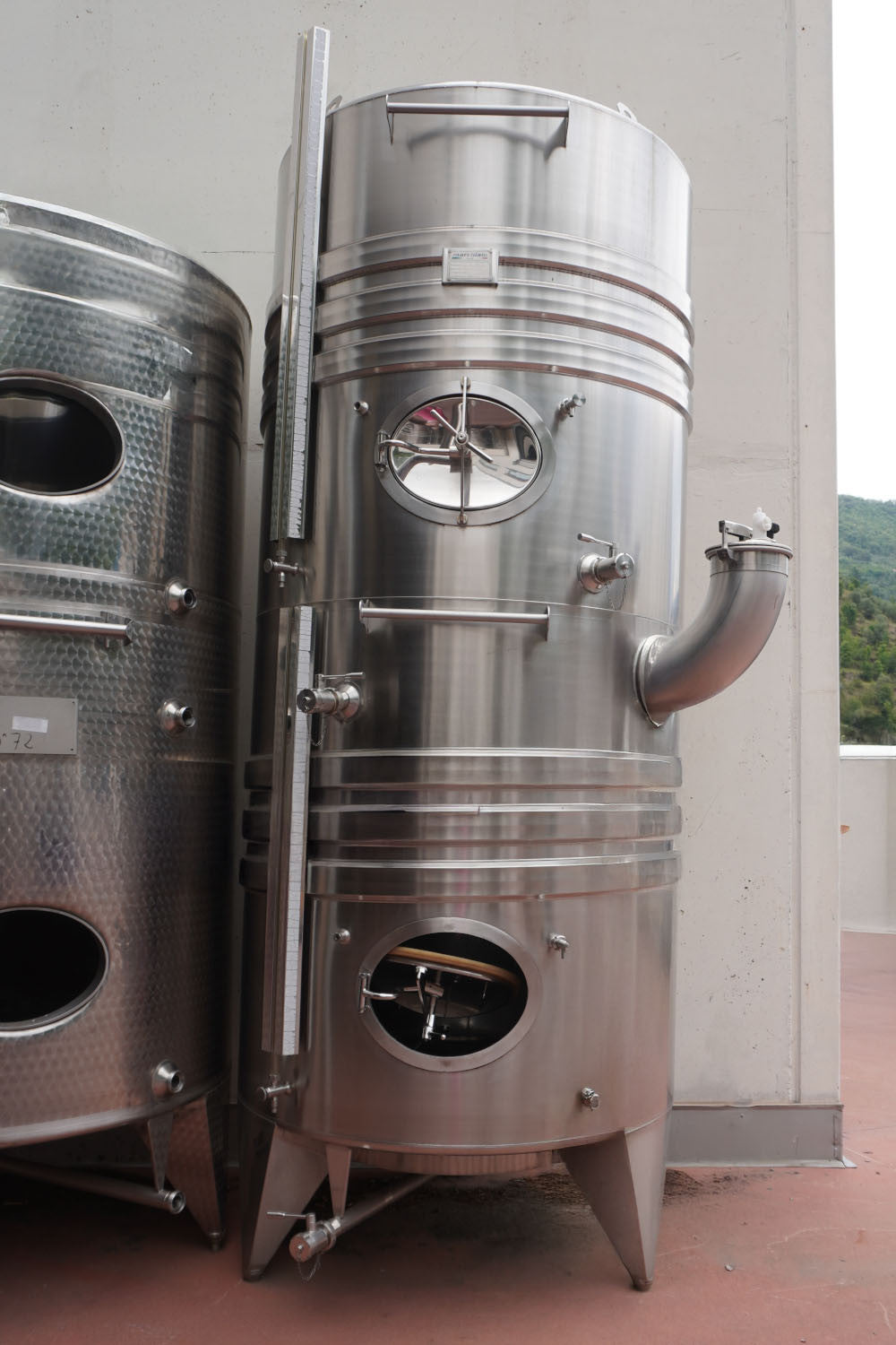 STAINLESS STEEL STORAGE TANK WITH CONICAL BOTTOM 5500 LT - OUTLET71