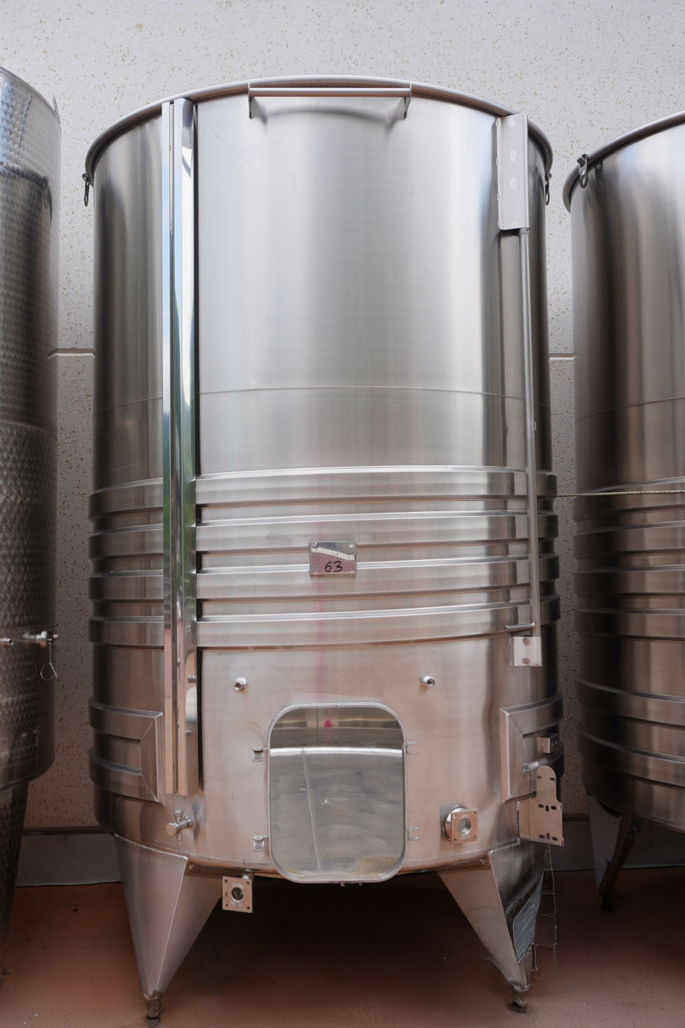 STAINLESS STEEL AIR-FILLED TANK WITH FLAT INCLINED BOTTOM 6500 LT - OUTLET63
