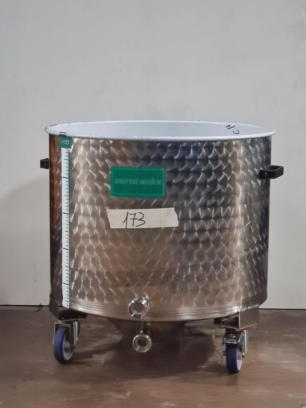200 LITERS STAINLESS STEEL TANK WITH WHEELS AND DOMED BOTTOM - OUTLET173