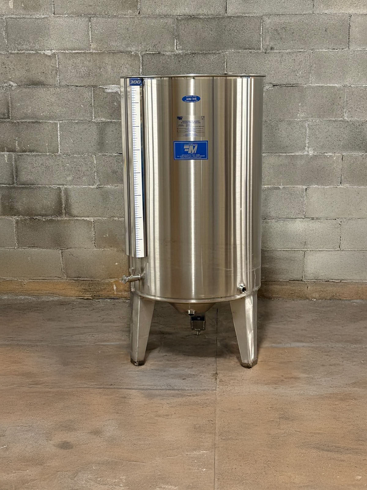 AISI 316 STAINLESS STEEL TANK ALWAYS FULL AIR WITH DOMED BOTTOM 300 LT - OUTLET10