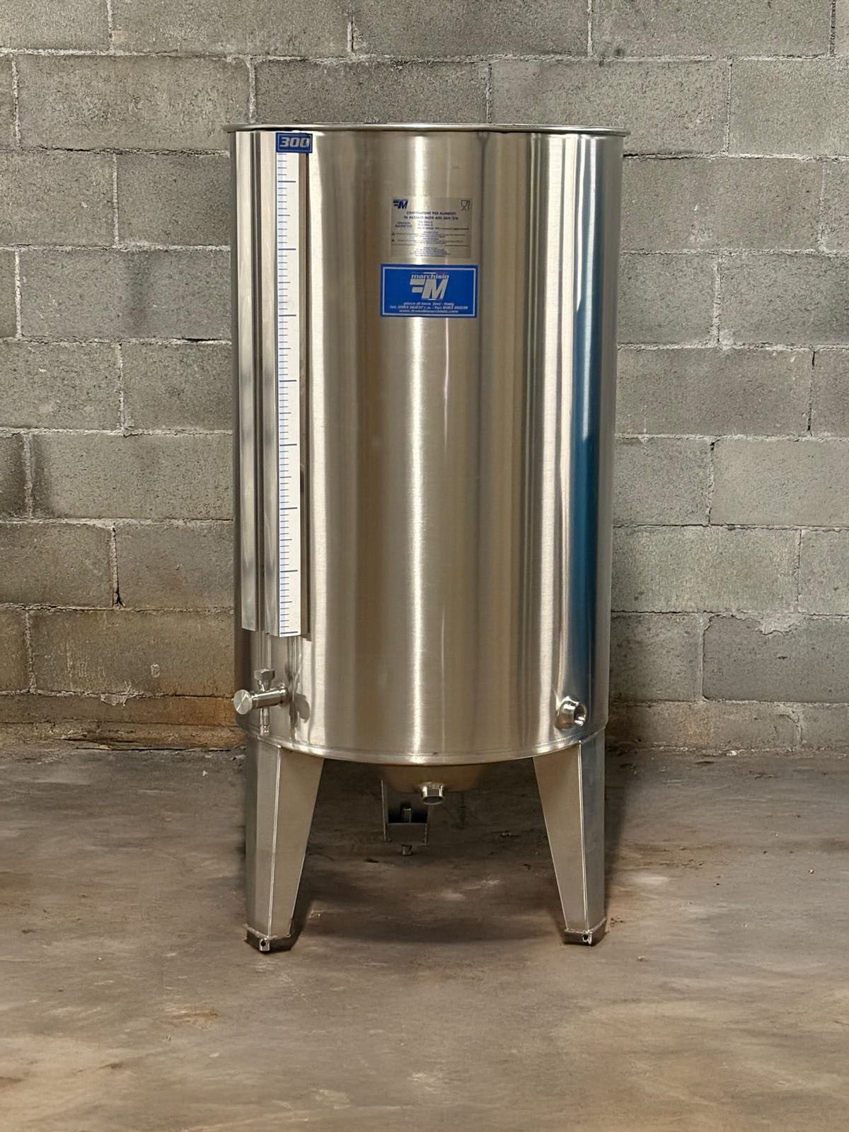 AISI 316 STAINLESS STEEL TANK ALWAYS FULL AIR WITH DOMED BOTTOM 300 LT - OUTLET09