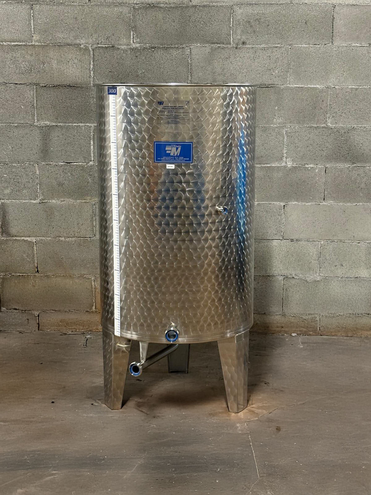 STAINLESS STEEL AIR TANK ALWAYS FULL CONICAL BOTTOM 300 LT - OUTLET29