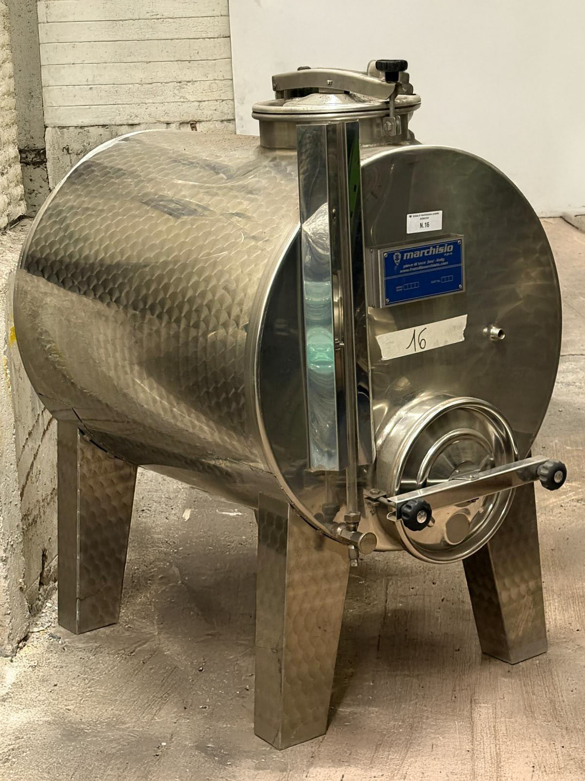 400L HORIZONTAL STAINLESS STEEL TANK - OUTLET16